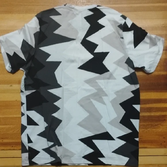 Jordan Black and White Geometric Short Sleeve Tee - Picture 4 of 4